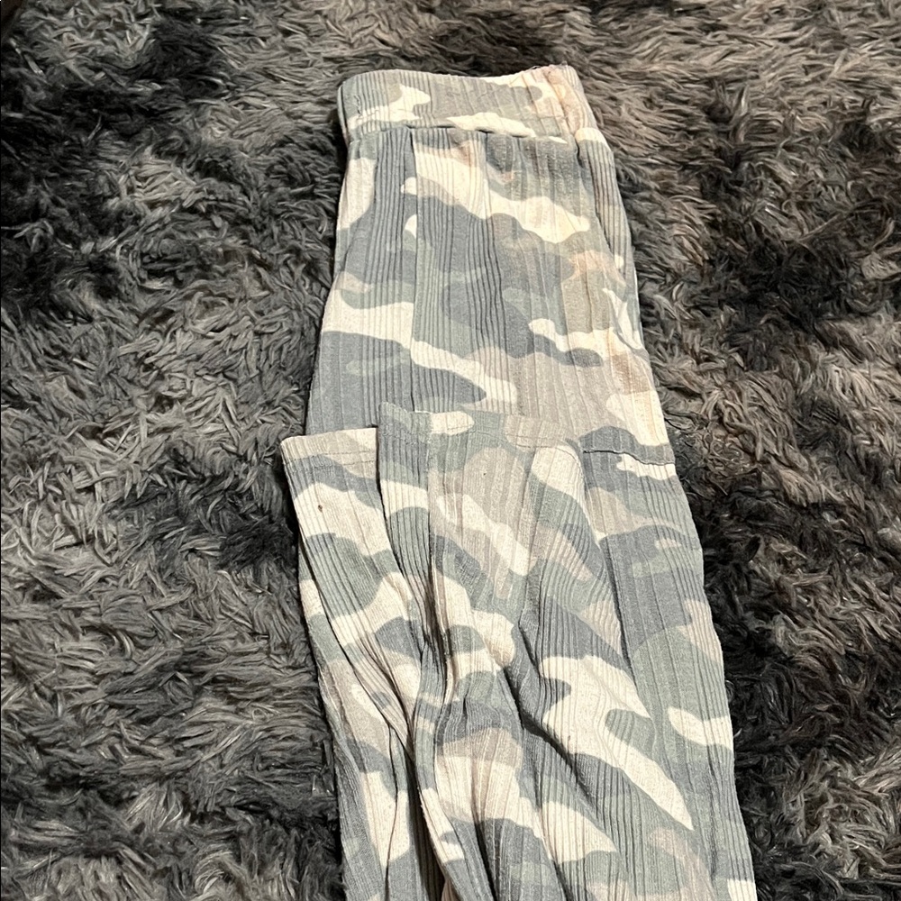 Hem & Thread Camouflage Leggings - Gray and Cream